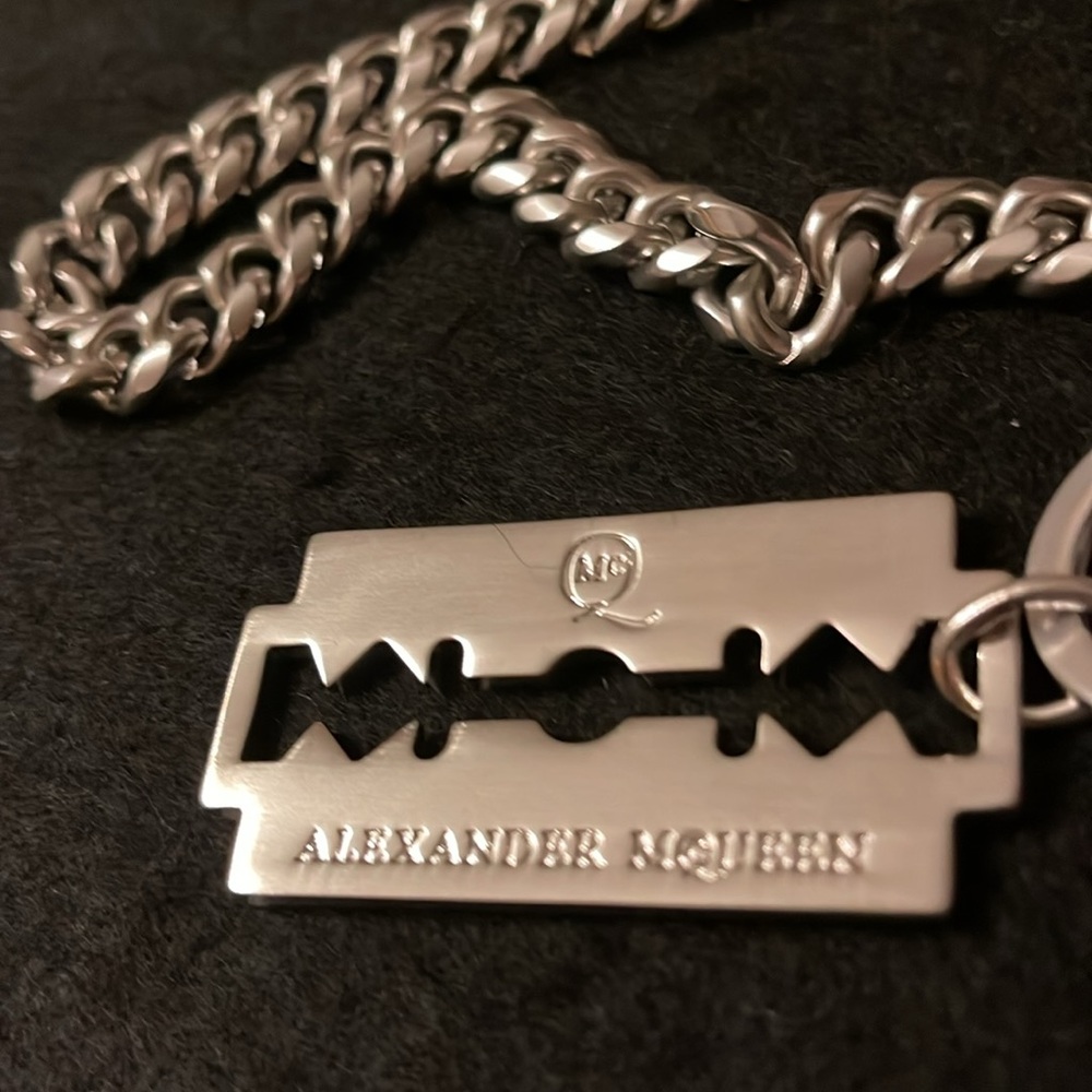 Alexander McQueen Keychain/Bag or Pants Clip - Picture 3 of 8